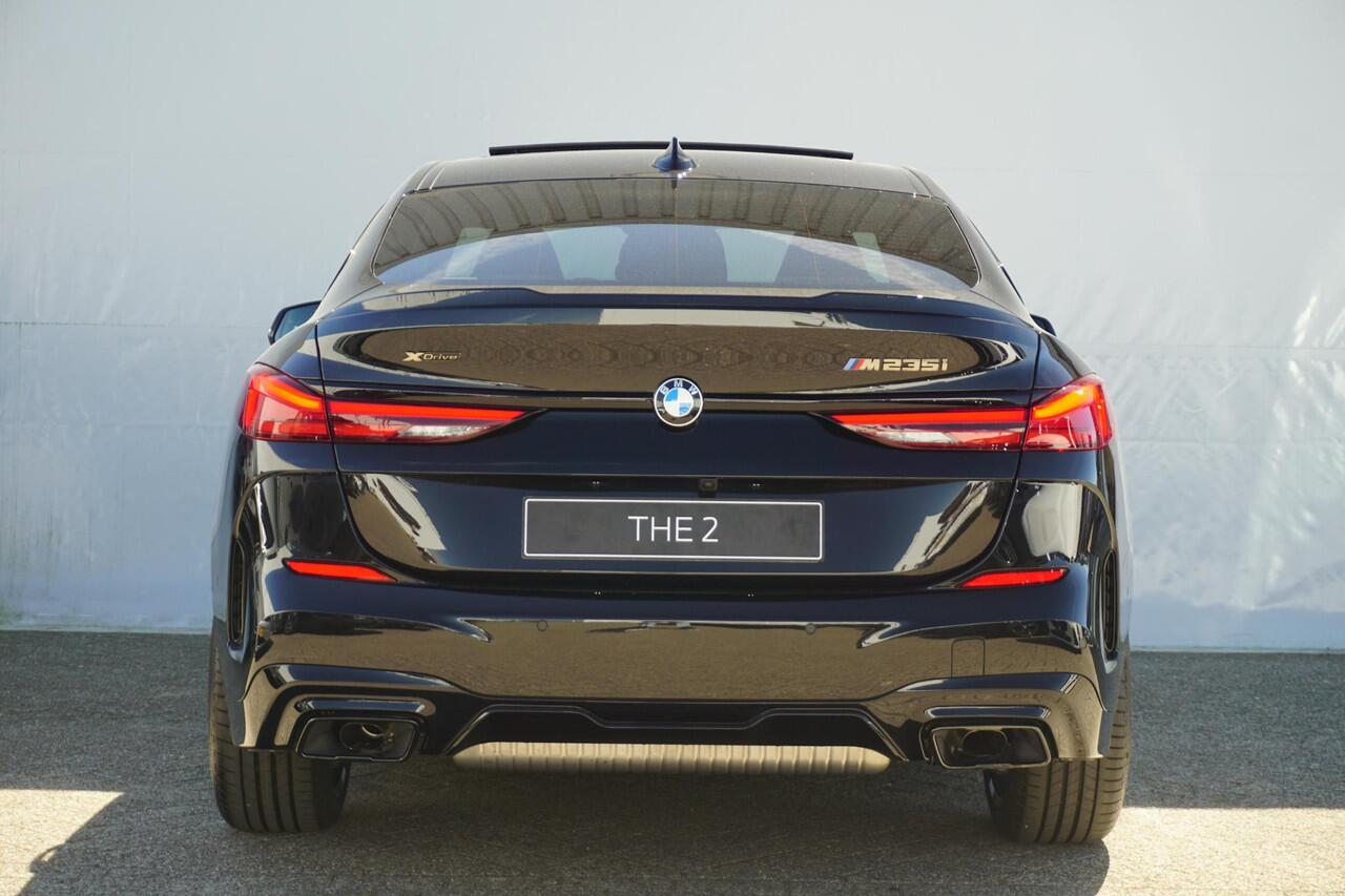 BMW 2-SERIE Gran Coupé M235 xDrive | Panoramadak / Head-up / Rondomzicht camera's / Elektrische Stoelen met geheugen / Comfort Access