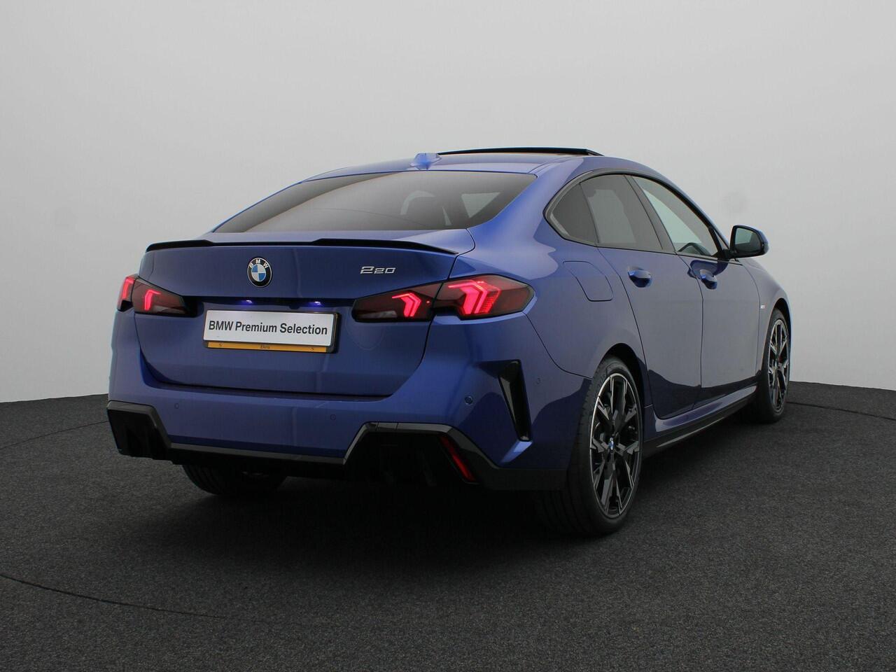 BMW 2-SERIE Gran Coupé 220 M Sportpakket Pro | Premium Pack | Stuurwielrand Verwarmd | Comfort Access | Panoramadak | Driving Assistant Plus | Harman Kardon | 19'' | Ekris Selection