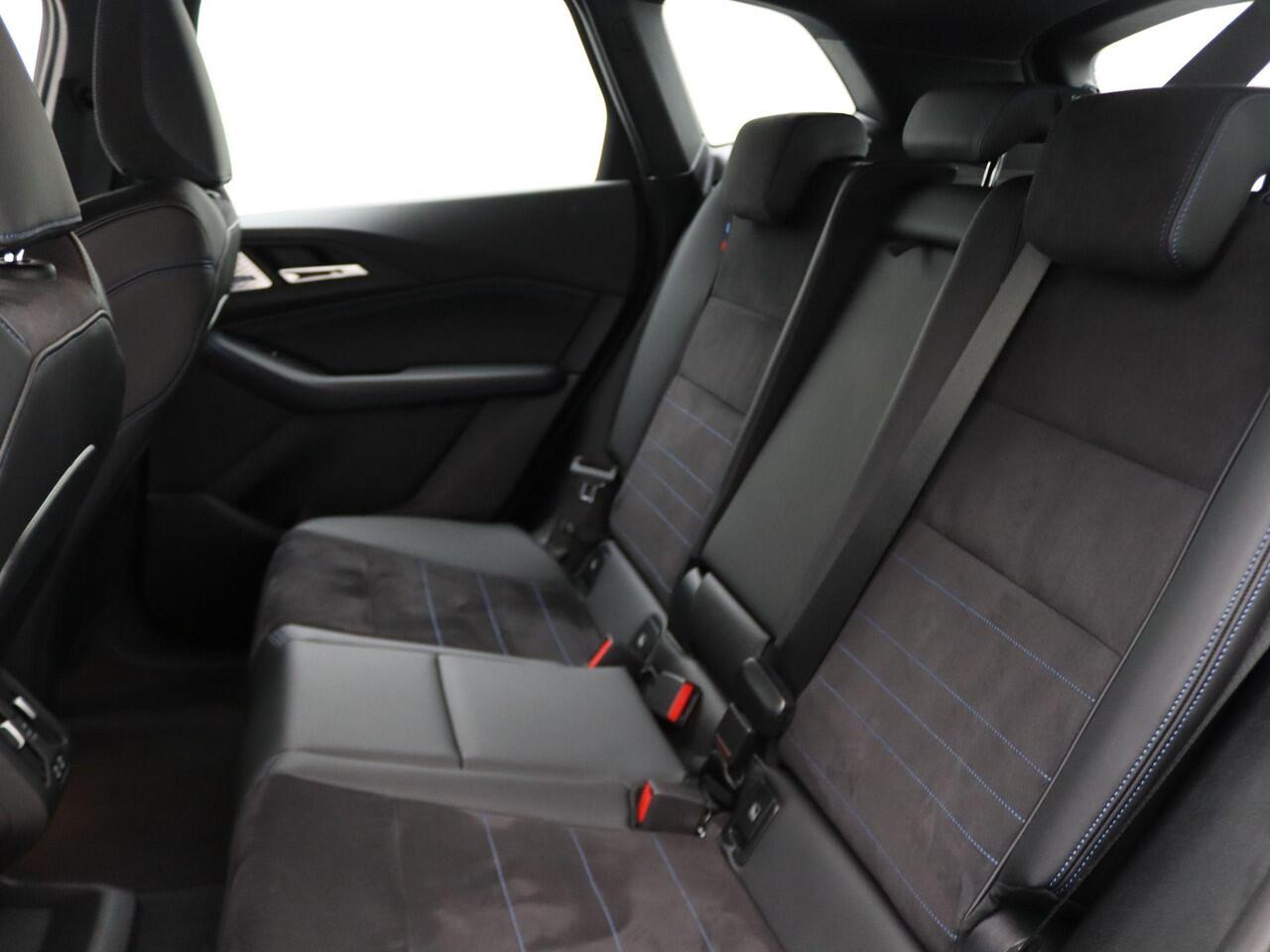 BMW 2-SERIE Active Tourer 230e xDrive M Sportpakket | Harman Kardon | Head-Up Display | Driving Assist Plus | Innovation Pack | 17"