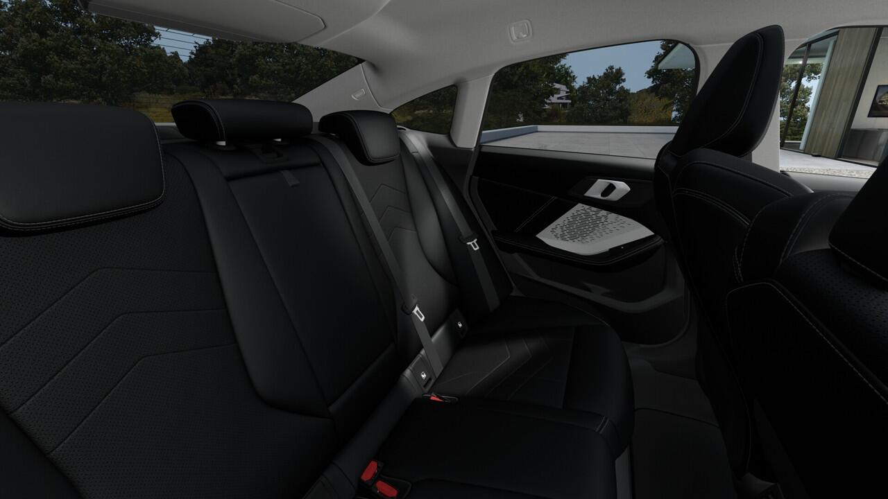 BMW 2-SERIE Gran Coupé 220 M Sport Automaat / Trekhaak / Sportstoelen / Adaptieve LED / Achteruitrijcamera / Comfort Access / Parking Assistant / Stoelverwarming