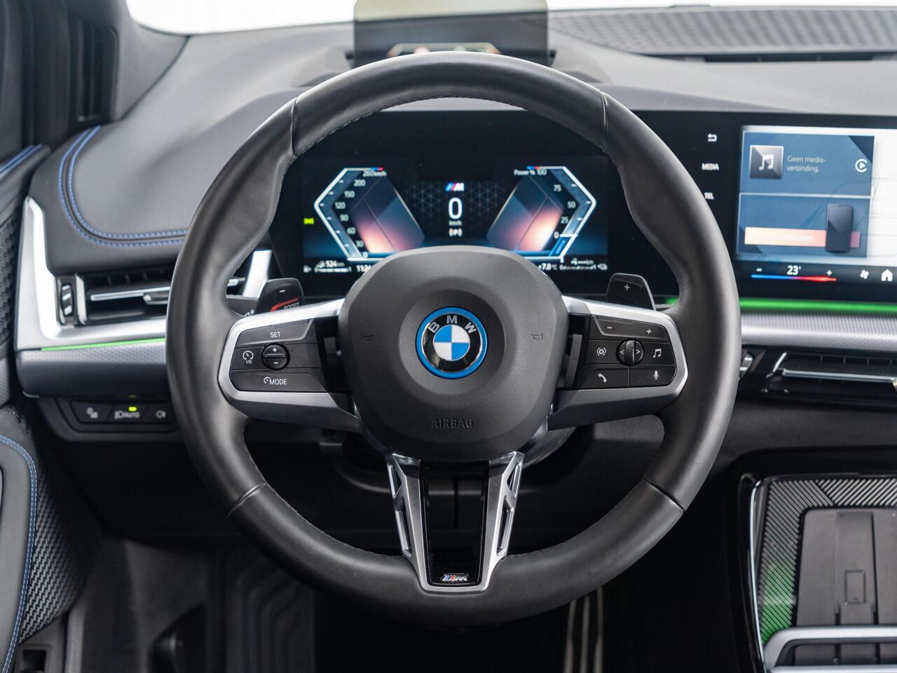 BMW 2-SERIE Active Tourer 225e xDrive | M Sportpakket | Innovation Pack | Comfort Access | Head-Up Display | Driving Assistant Plus | 17''