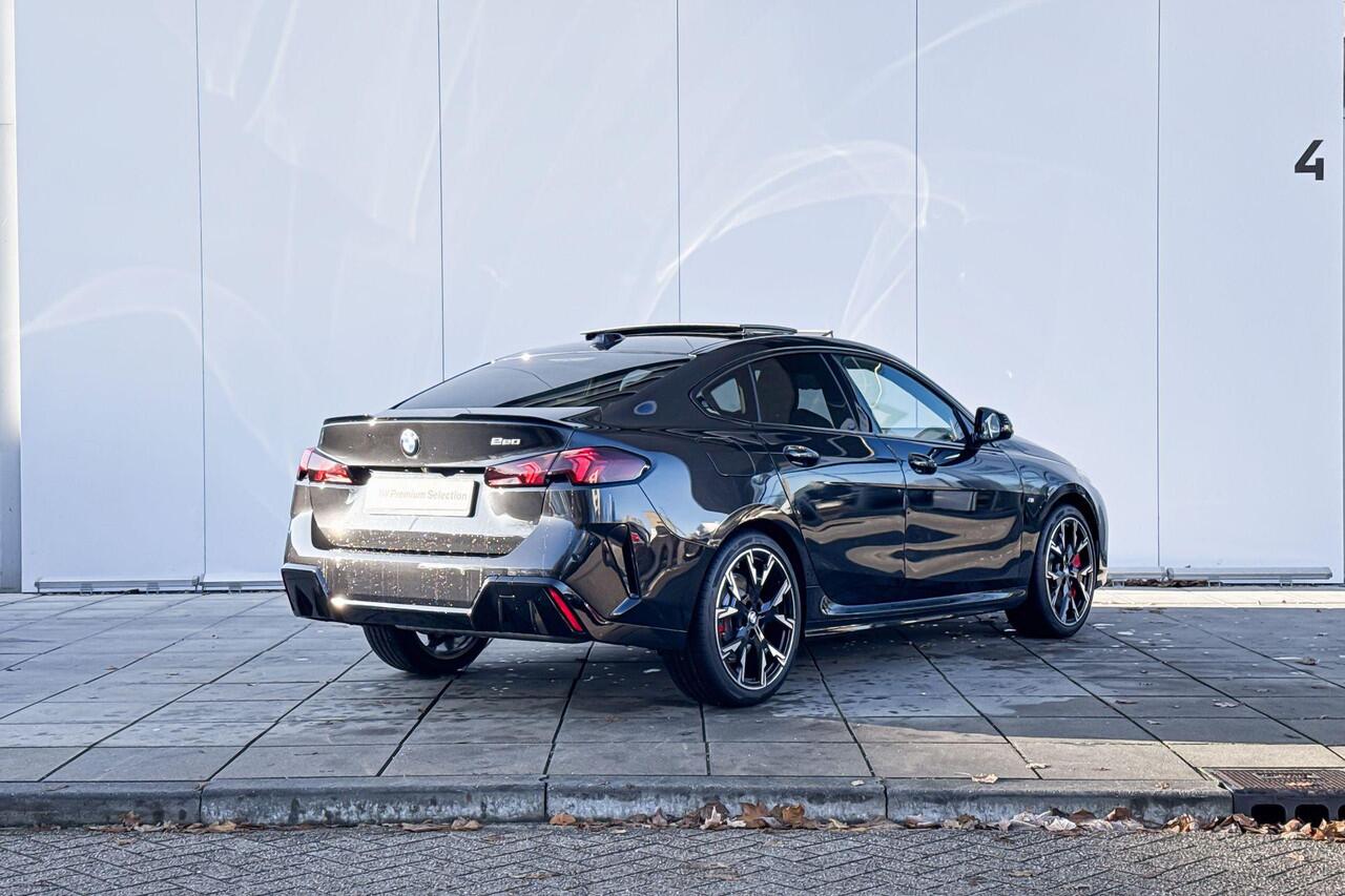 BMW 2-SERIE Gran Coupé 220 M Sport M-Sport Pro / Getinte Ramen / Glazen Dak / Stoel- en Stuurverwarming / Harman Kardon Audio