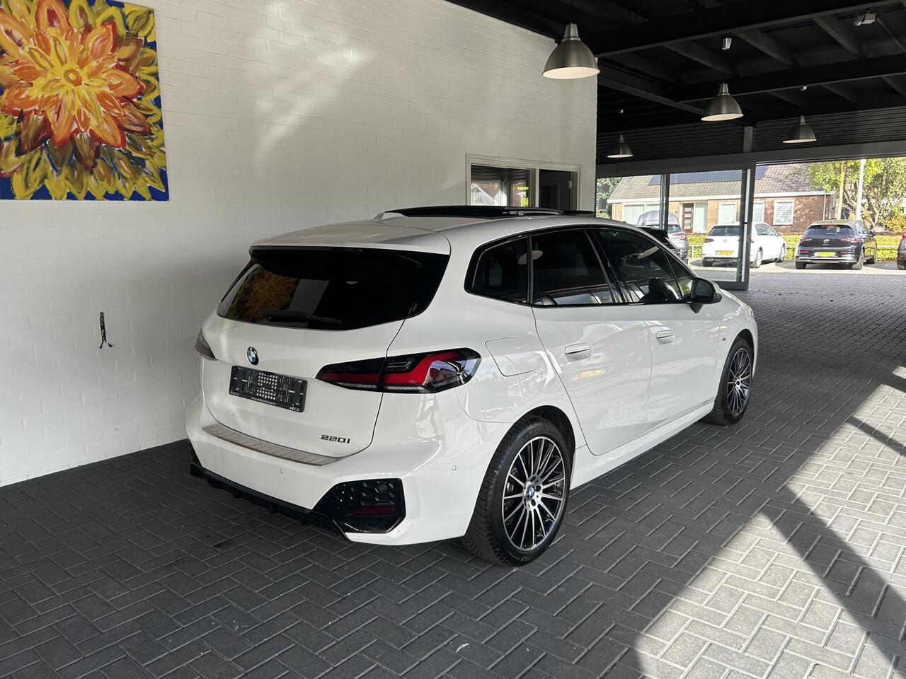 BMW 2-SERIE Active Tourer 220i M-Sport / Pano / H&K / Stoelverwarming / HUD