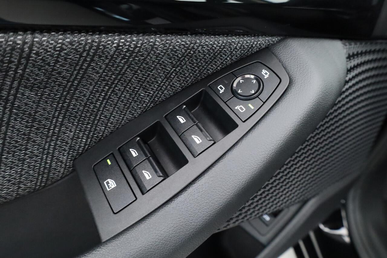 BMW 2-SERIE Active Tourer 220i | Navi | Camera | Stoelverw. | Apple CarPlay | Cruise | 17'' v