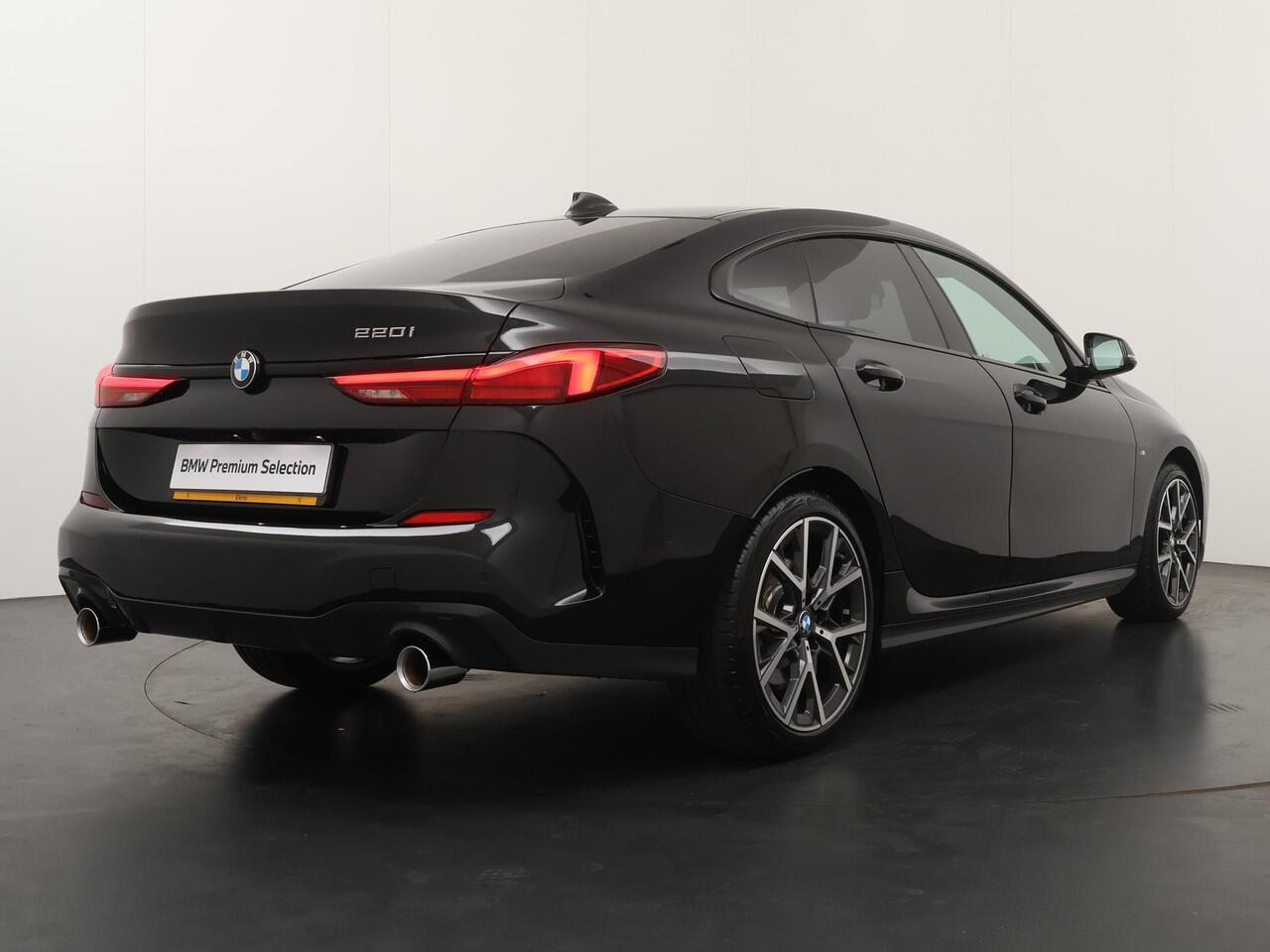 BMW 2-SERIE Gran Coupé 220 M Sport | Panoramadak | Active Cruise | Head-Up | Stoelverwarming | Stuurverwarming |