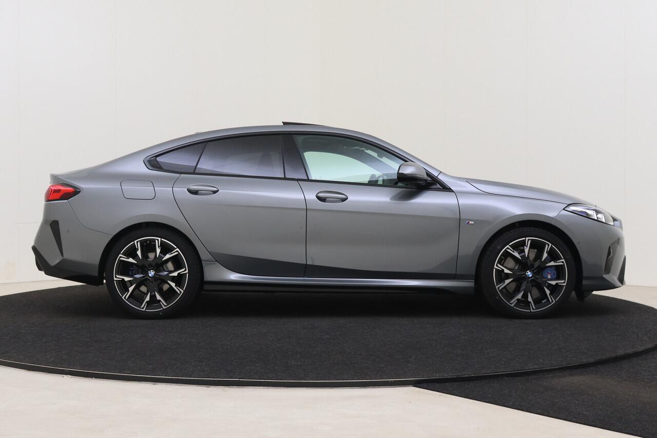 BMW 2-SERIE Gran Coupé 220 M Sport Automaat / Sportstoelen / Achteruitrijcamera / Adaptieve LED / M Adaptief onderstel / Comfort Access / Parking Assistant / Stoelverwarming