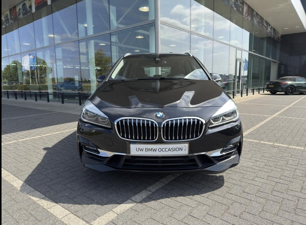BMW 2-SERIE Active Tourer 220i High Executive Luxury Line Automaat / Achteruitrijcamera / Comfort Access / Head-Up / LED / Stoelverwarming