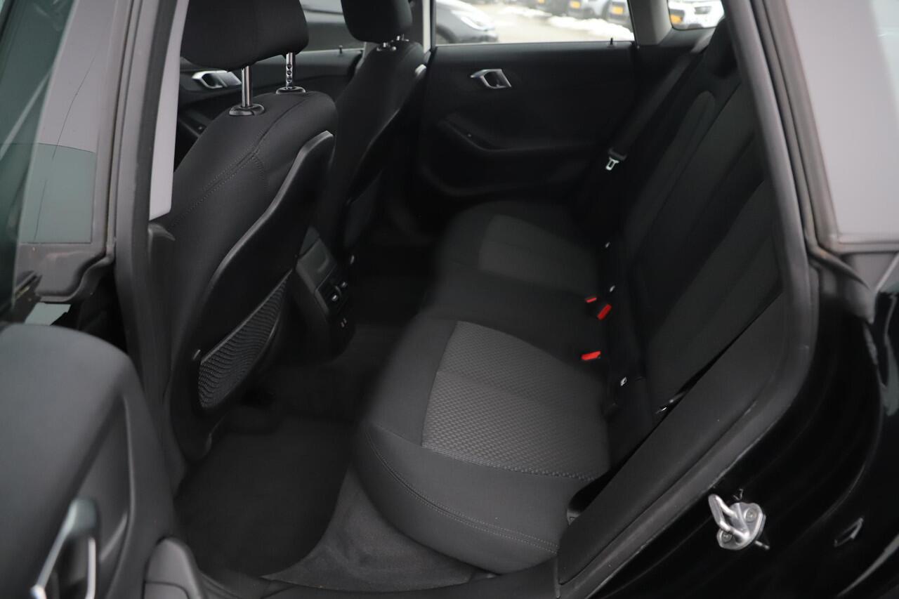 BMW 2-SERIE Gran Coupé 218i Executive Edition Navigatie Carplay Android LED Parkeersensoren