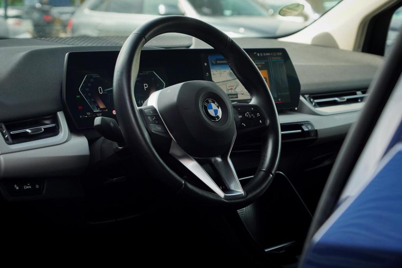 BMW 2-SERIE Active Tourer 220i / Aut / Navi / Trekhaak Elektrisch / Incl BTW