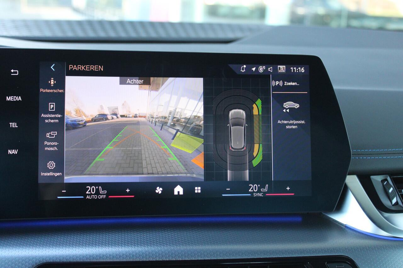 BMW 2-SERIE Active Tourer 220i M Sport Automaat / Achteruitrijcamera / Adaptieve LED / Comfort Access / M Adaptief onderstel / Parking Assistant / Stoelverwarming