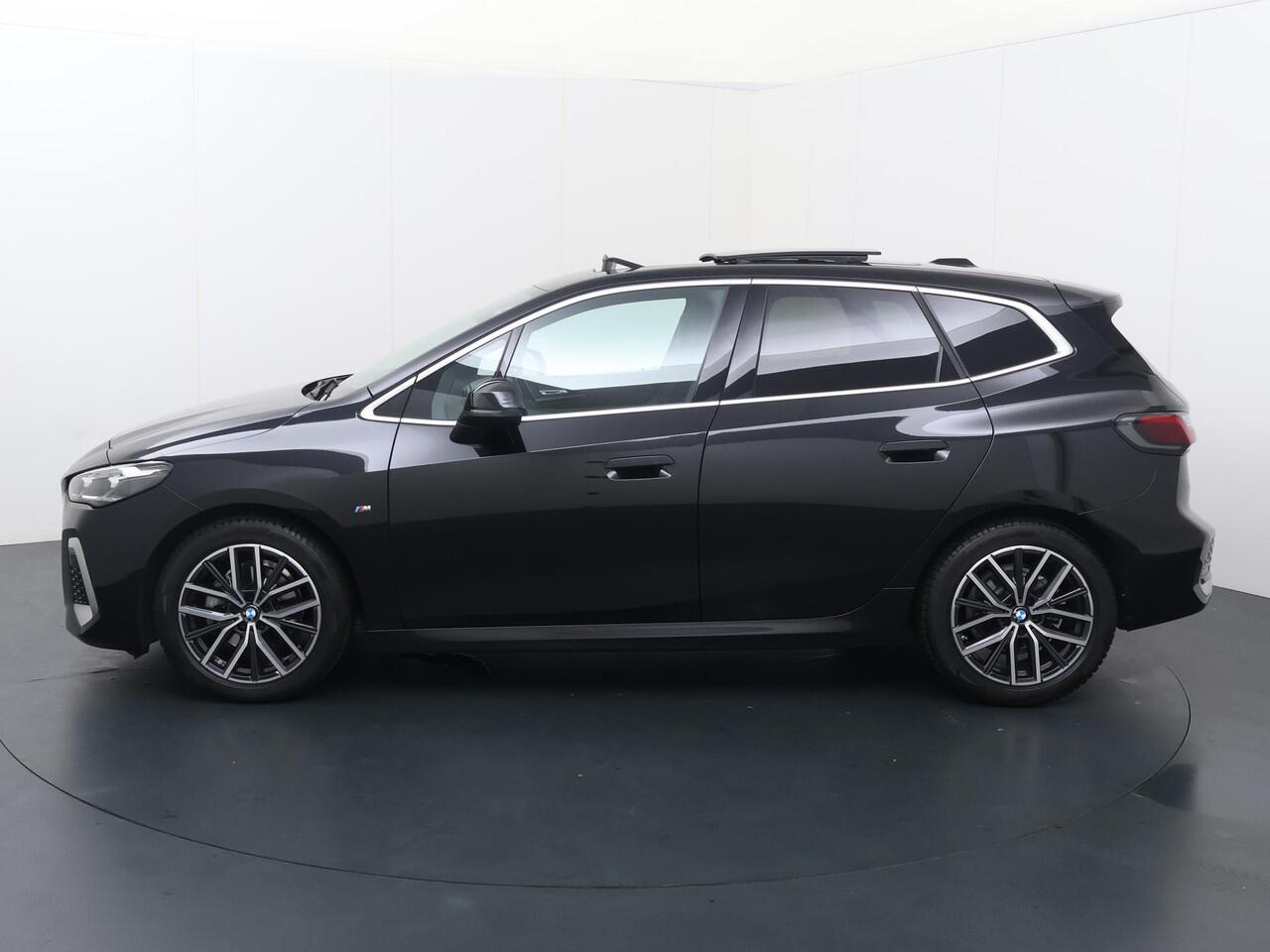 BMW 2-SERIE Active Tourer 218i | Automaat | Panoramadak | Achteruitrijcamera | Apple Carplay - Androidauto |