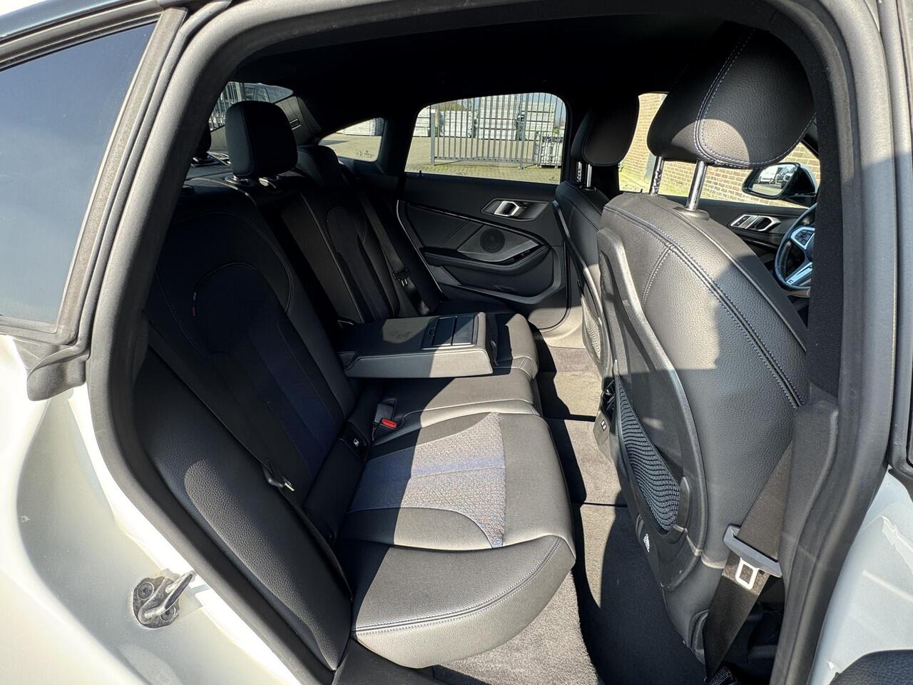 BMW 2-SERIE GRAN COUPÉ 220I HIGH EXECUTIVE I M-SPORT I DEALER ONDERHOUDEN I APPLE CARPLAY I STOEL/STUURVERWARMING