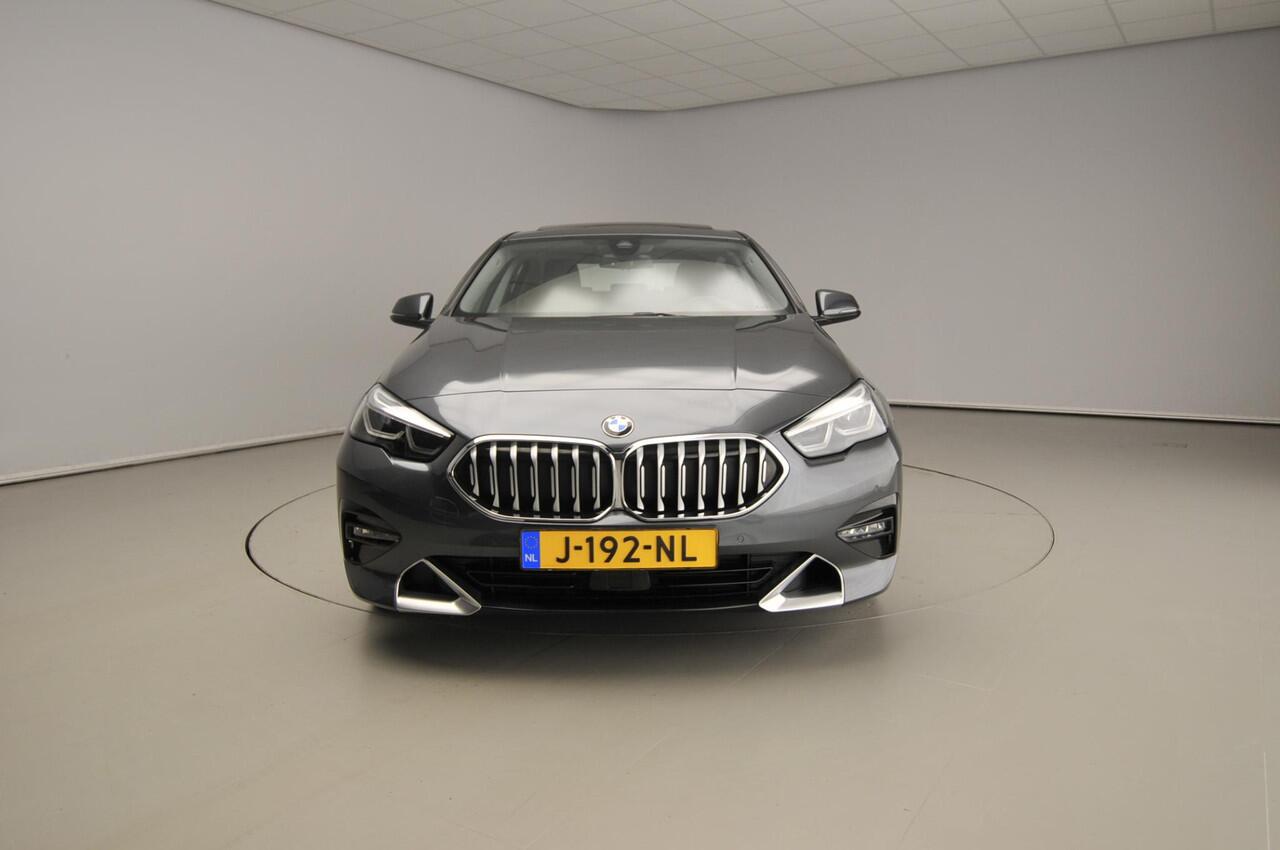 BMW 2-SERIE Gran Coupe 218i | LED | Leder | Navigatie | Active cruise | Schuifdak | Sportstoelen | Stoelverwarming | DAB | Harman-kardon sound | Alu 17 inch