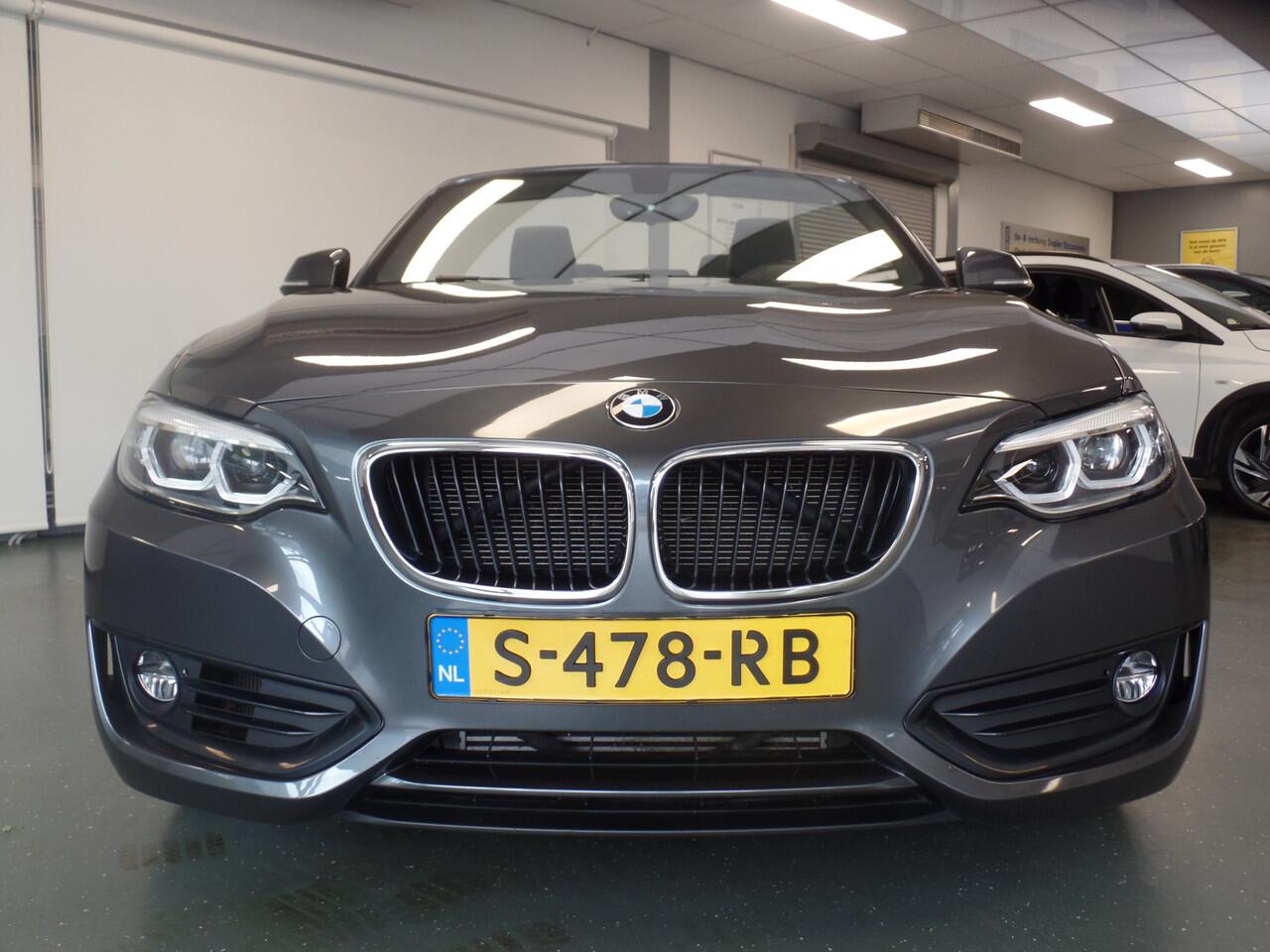 BMW 2-SERIE Cabrio 218i High Executive Xenon, Leder, Stoelverwarming, Cruise controle, Elek kap, Lm velgen 17", Navigatie, Pdc, Full options, 62.000km Uniek!! Bovag afleverpakket 695,-