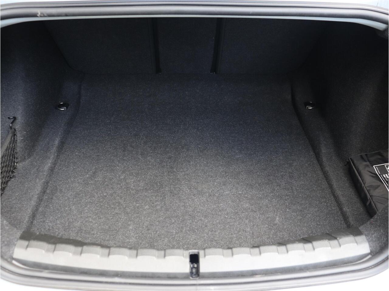 BMW 2-SERIE Coupé 220i | M Sportpakket Pro | Panodak | Head-Up | Parking Assistant Plus | Driving Assistant | Comfort Access | HiFi | 19'' LMV