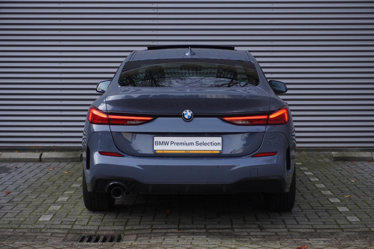 BMW 2-SERIE Gran Coupé 218i Model M Sport | Executive | Glazen panoramadak | 18 inch LM Dubbelspaak M | Alarmsysteem klasse 3 | Extra getint glas