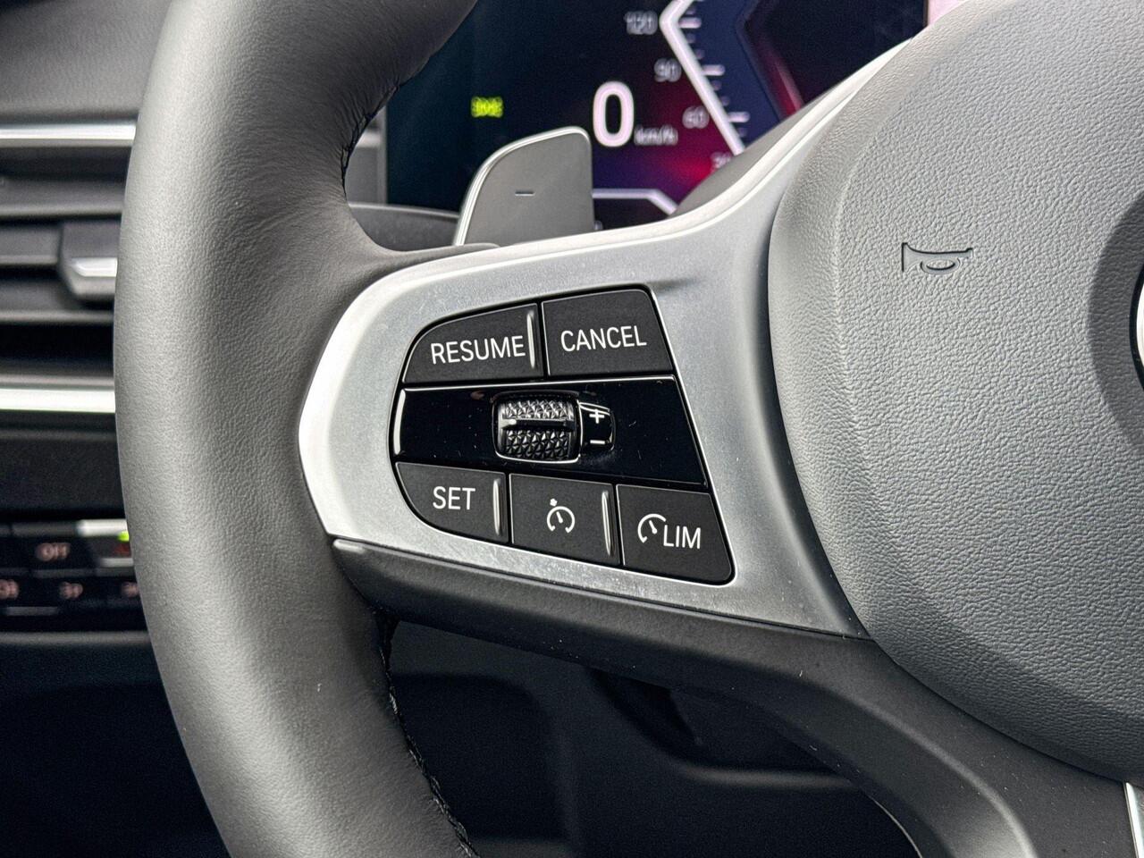 BMW 2-SERIE Coupé 218i | M Sport | Parking Assistant | Getinte Ruiten