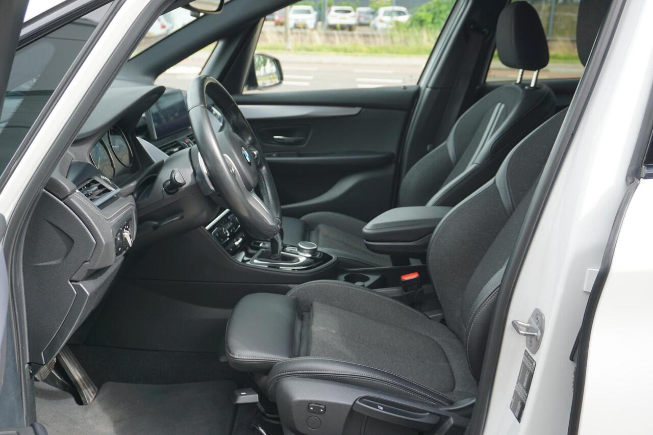BMW 2-SERIE Active Tourer 220i Executive Edition | M Pakket | PANO | Trekhaak