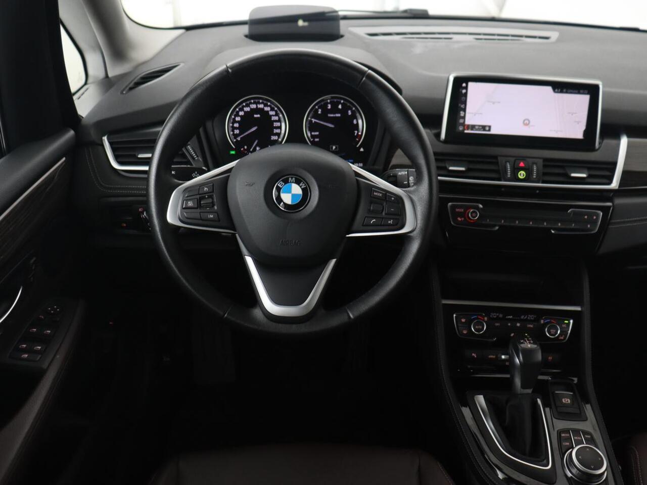 BMW 2-SERIE Active Tourer 225xe iPerformance Luxury Line | Panoramadak | Leder | Head-Up | Camera | Keyless | Navigatie | Park Assist | Adaptief LED