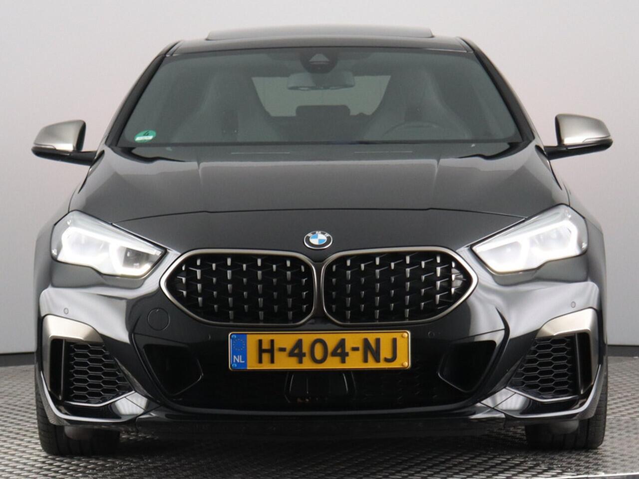 BMW 2-SERIE Gran Coupé M235i xDrive High Executive Edition (NL-Auto / Leder kuipstoelen / Pano / H&K / ACC)