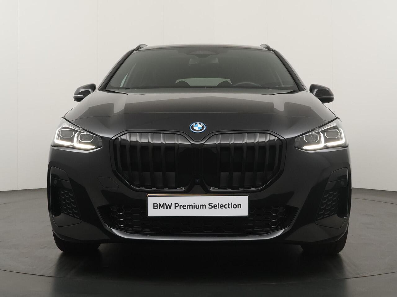 BMW 2-SERIE Active Tourer 225e xDrive | M-Sportpakket | Head-Up | Panoramadak | Stoelverwarming |