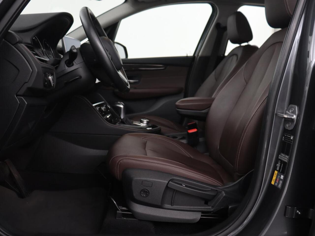 BMW 2-SERIE Active Tourer 225xe iPerformance Luxury Line | Panoramadak | Leder | Head-Up | Camera | Keyless | Navigatie | Park Assist | Adaptief LED