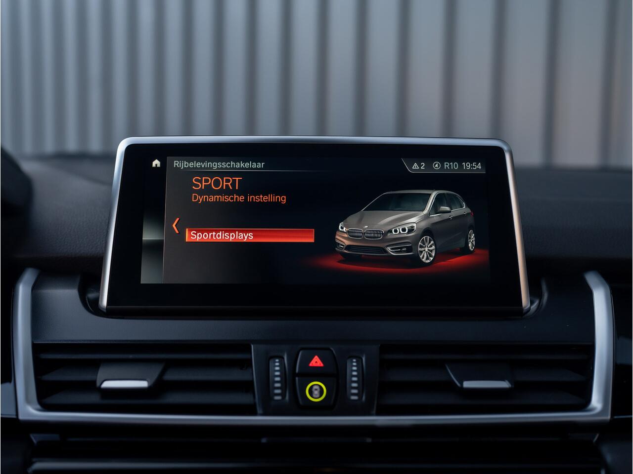 BMW 2-SERIE Active Tourer 218i Business Edition Plus | Panodak | Head Up | Trekhaak | Camera | Prijs Rijklaar!!