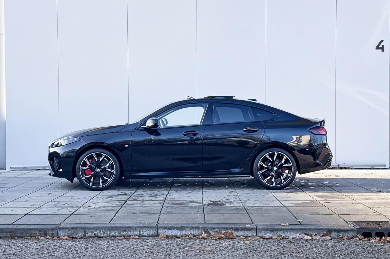 BMW 2-SERIE Gran Coupé 220 M Sport M-Sport Pro / Getinte Ramen / Glazen Dak / Stoel- en Stuurverwarming / Harman Kardon Audio
