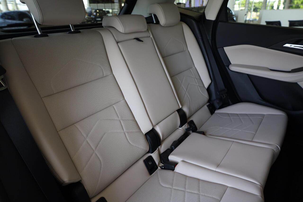 BMW 2-SERIE Active Tourer 218i | Luxury Line | Premium Pack | Travel Pack | Elektr. Trekhaak | Parking Assistant