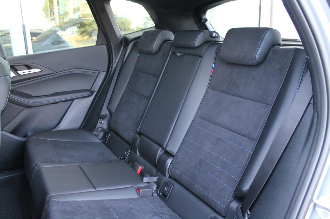 BMW 2-SERIE Active Tourer 225e xDrive High Executive M Sport Automaat / Panoramadak / Trekhaak / Sportstoelen / M Adaptief onderstel / Head-Up / Adaptieve LED / Parking Assistant Plus