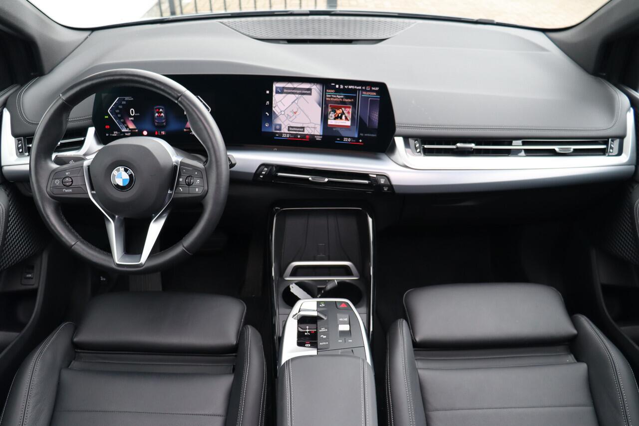 BMW 2-SERIE Active Tourer 218i Automaat | Leder | Panoramadak | Stoel-/Stuurverwarming | Elek. Trekhaak | Navigatie