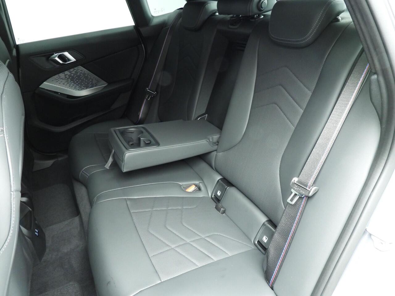 BMW 2-SERIE Gran Coupé 220 | M-Sportpakket | LED | Leder | Navigatie | Stoelverwarming | Keyles go | DAB | Alu 19 inch