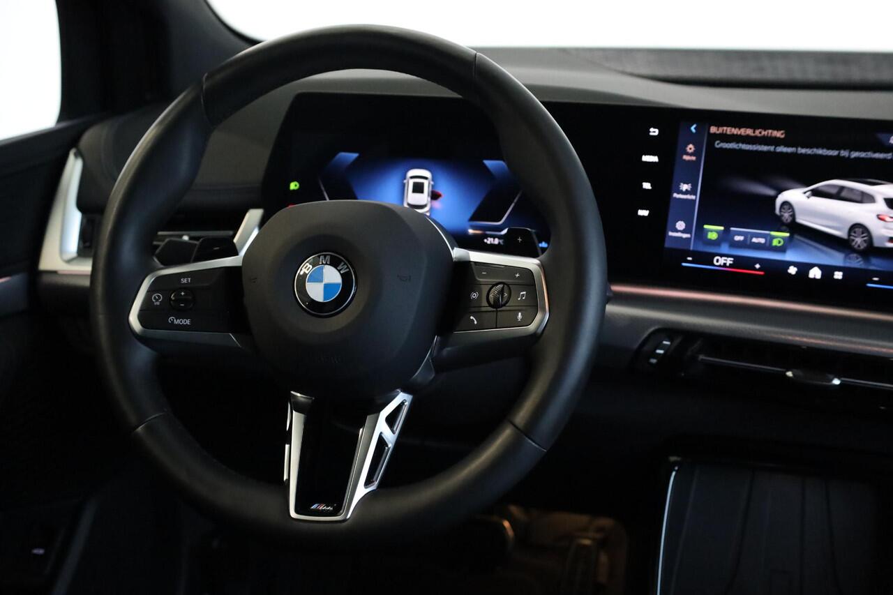 BMW 2-SERIE Active Tourer 220i M-sportpakket | Premium Pack | Travel Pack | Elektr. Trekhaak