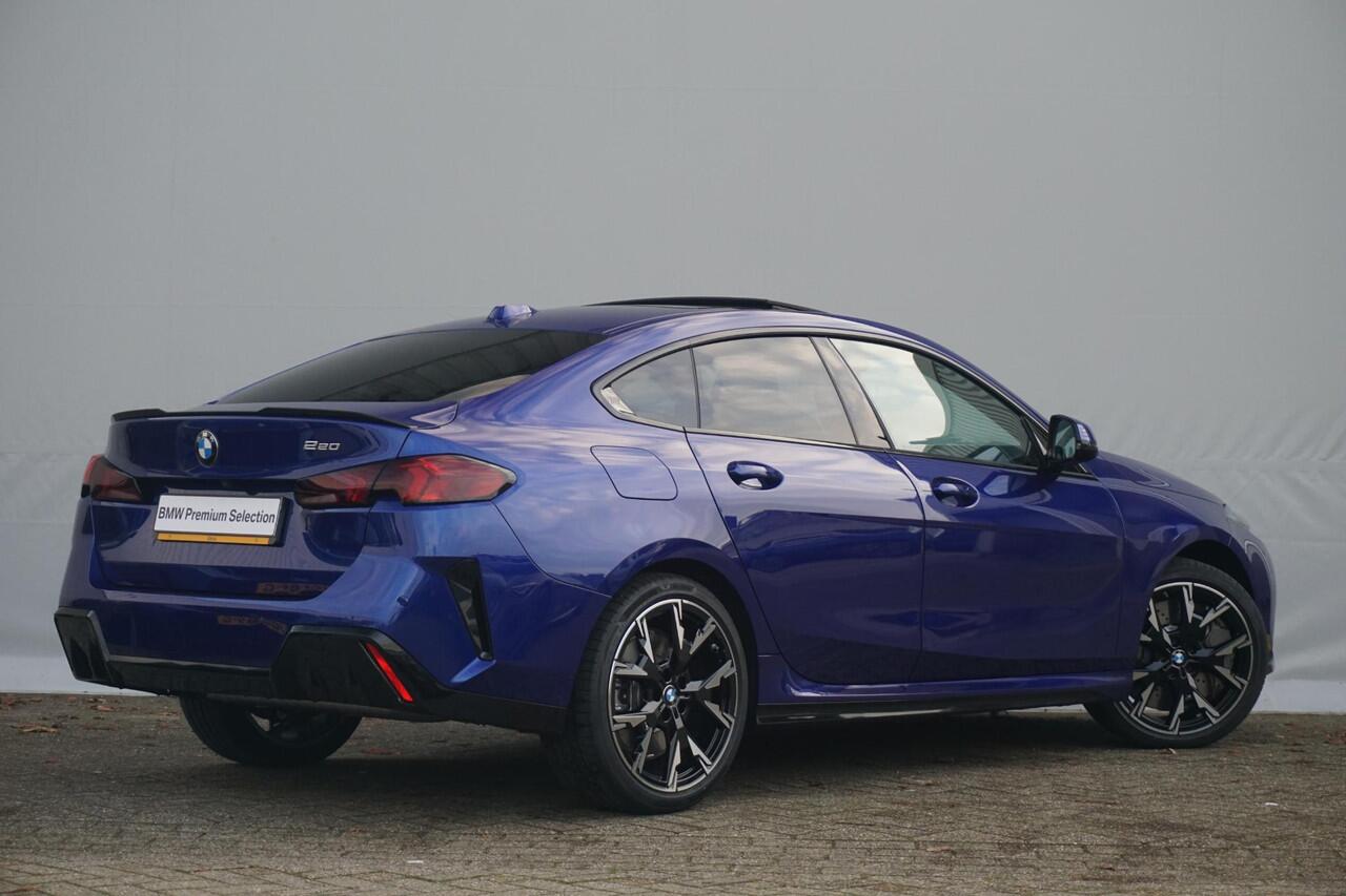 BMW 2-SERIE Gran Coupé 220 M Sportpakket Pro 19'' / Elektrisch Verstelbare Stoelen / Harman Kardon / Driving Assistant Plus