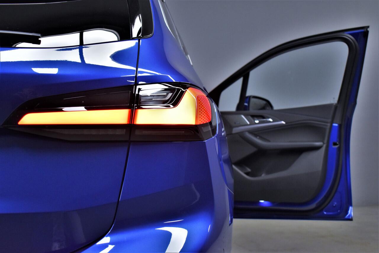 BMW 2-SERIE Active Tourer 218i 136pk Automaat M-Sport 1e Eig. Dealer OH Pano/H.Kardon/Trekhaak/Carplay/Camera/Keyless/Memory/Virtual