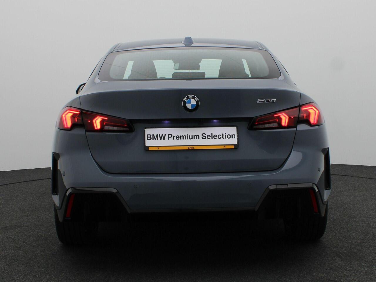 BMW 2-SERIE Gran Coupé 220 M Sportpakket | Parkeerhulpsysteem | Adaptief M-onderstel | Driving Assistant |18"