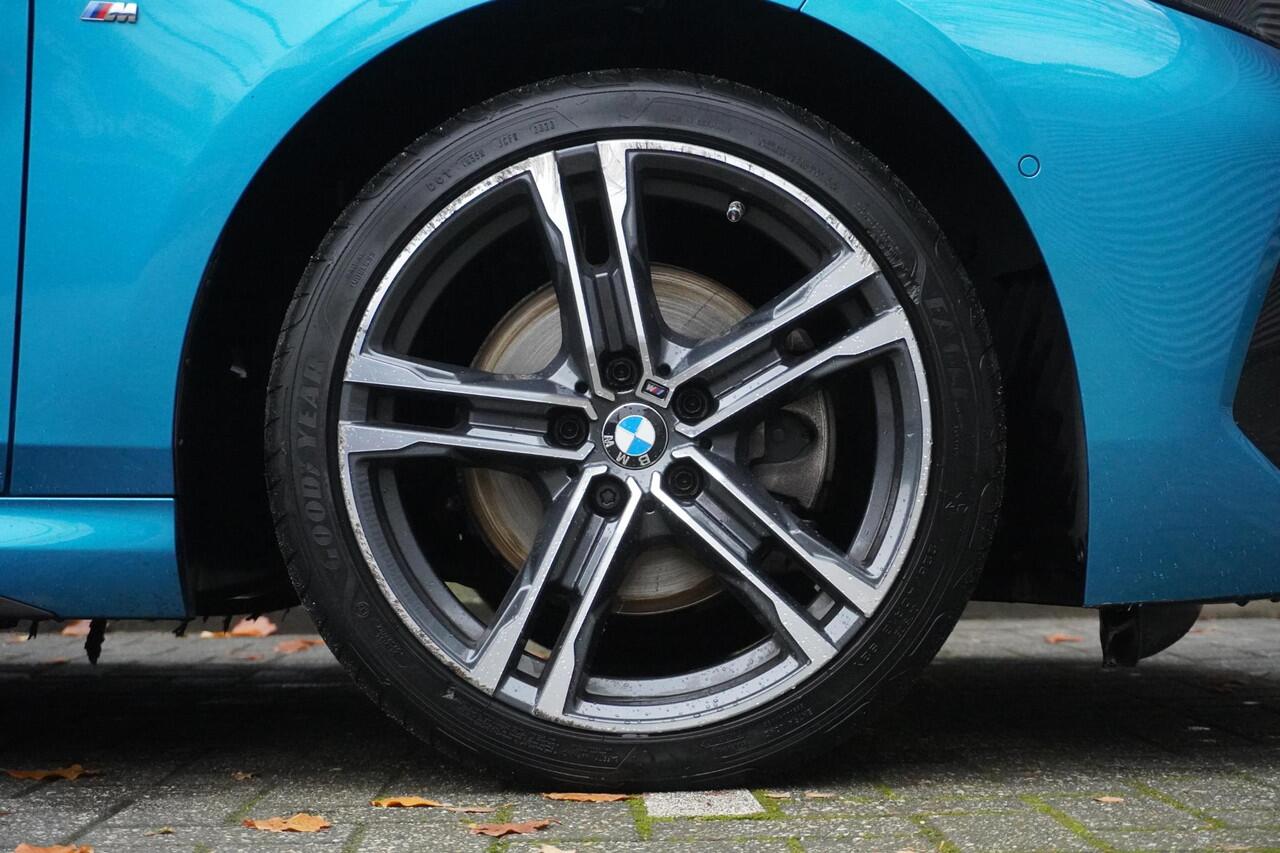 BMW 2-SERIE Gran Coupé 218i Executive | Model M Sport | Parking Pack | Achteruitrijcamera | Glazen panoramadak | HiFi System