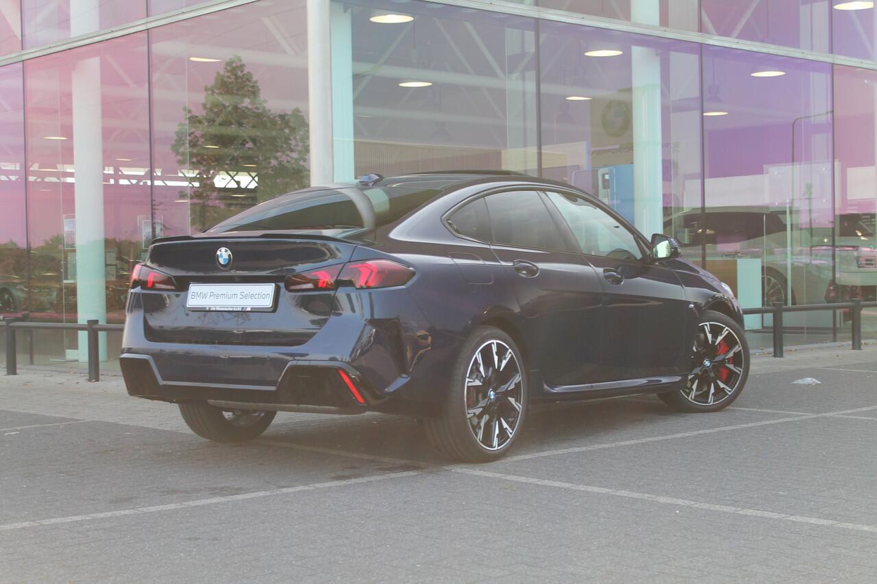 BMW 2-SERIE Gran Coupé 220 High Executive M Sport Automaat / Panoramadak / Sportstoelen / Adaptieve LED / M Adaptief onderstel / Comfort Access / Parking Assistant Plus