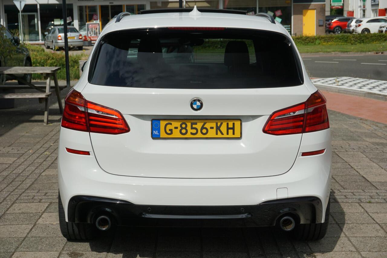 BMW 2-SERIE Active Tourer 220i Executive Edition | M Pakket | PANO | Trekhaak