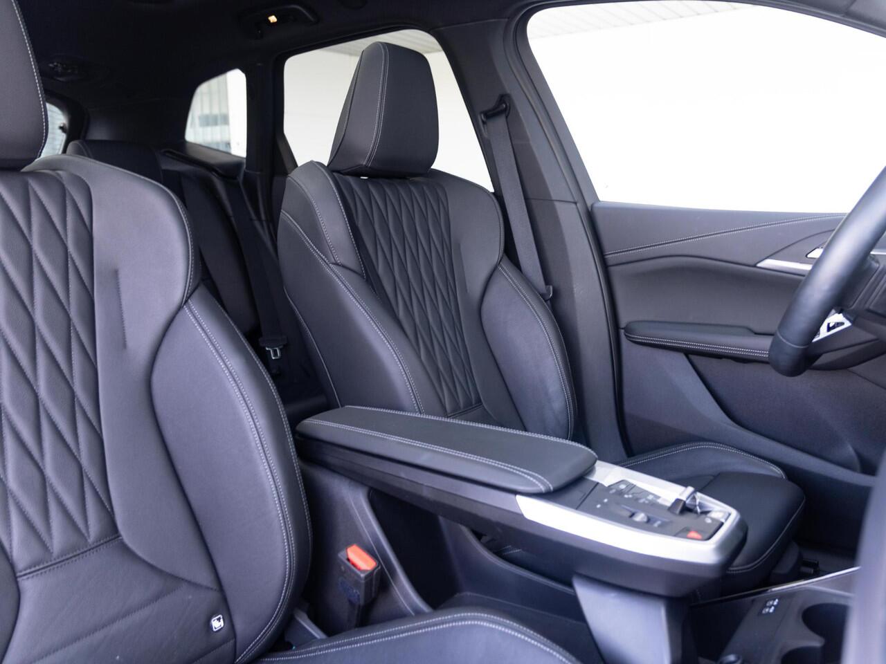 BMW 2-SERIE Active Tourer 225e xDrive | M Sportpakket | Innovation Pack | Comfort Access | Panoramadak | Isofix | Head-Up Display | Harman-Kardon | 19''