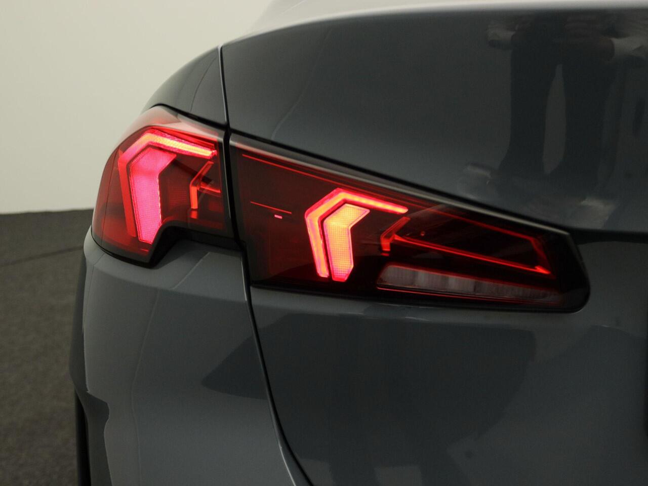 BMW 2-SERIE Gran Coupé 220 M Sportpakket | Parkeerhulpsysteem | Adaptief M-onderstel | Driving Assistant |18"