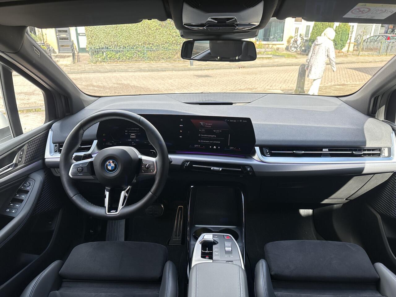 BMW 2-SERIE Active Tourer 225e xDrive Alcanatra/Leder/Stoelverwarming/Camera.