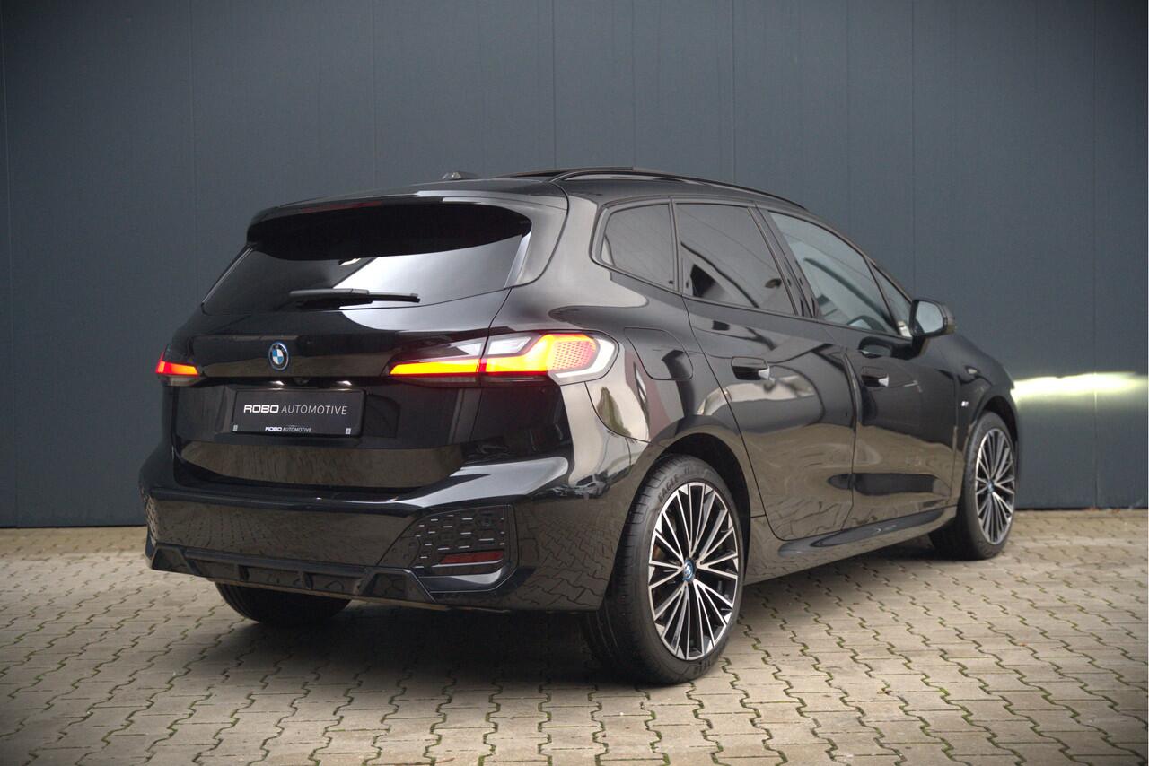 BMW 2-SERIE Active Tourer M Sport 225e xDrive | Panoramadak | Harman Kardon | Individual | Head-Up Display | 360 Camera | Keyless | Cruise Control | Navigatie Prof. | Elek. Achterklep | Ambiance Verlichting | Fabrieksgarantie