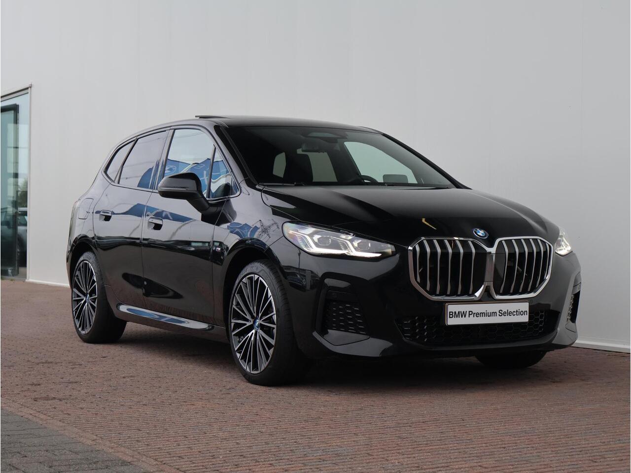 BMW 2-SERIE Active Tourer 225e xDrive M Sportpakket/ Comfort Access/ Panoramadak/ Actiefstoelen voor/ Head-Up/ Harman-Kardon/ 19" LMV