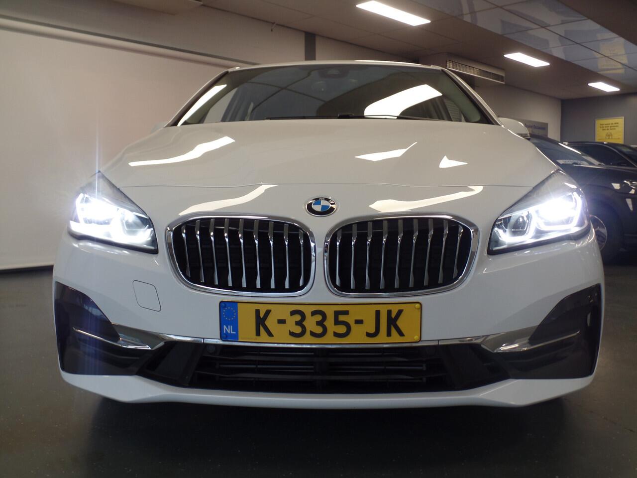 BMW 2-SERIE Active Tourer 225xe iPerformance eDrive Edition Navigatie, Clima controle, Cruise controle, Elek stoelen, Stoelverwarming, Head up display, Lederen bekleding, Pdc V/A, Xenon, Lm velgen 18'', Full options, Nederlandse auto!! Bovag afleverpakket 695,-