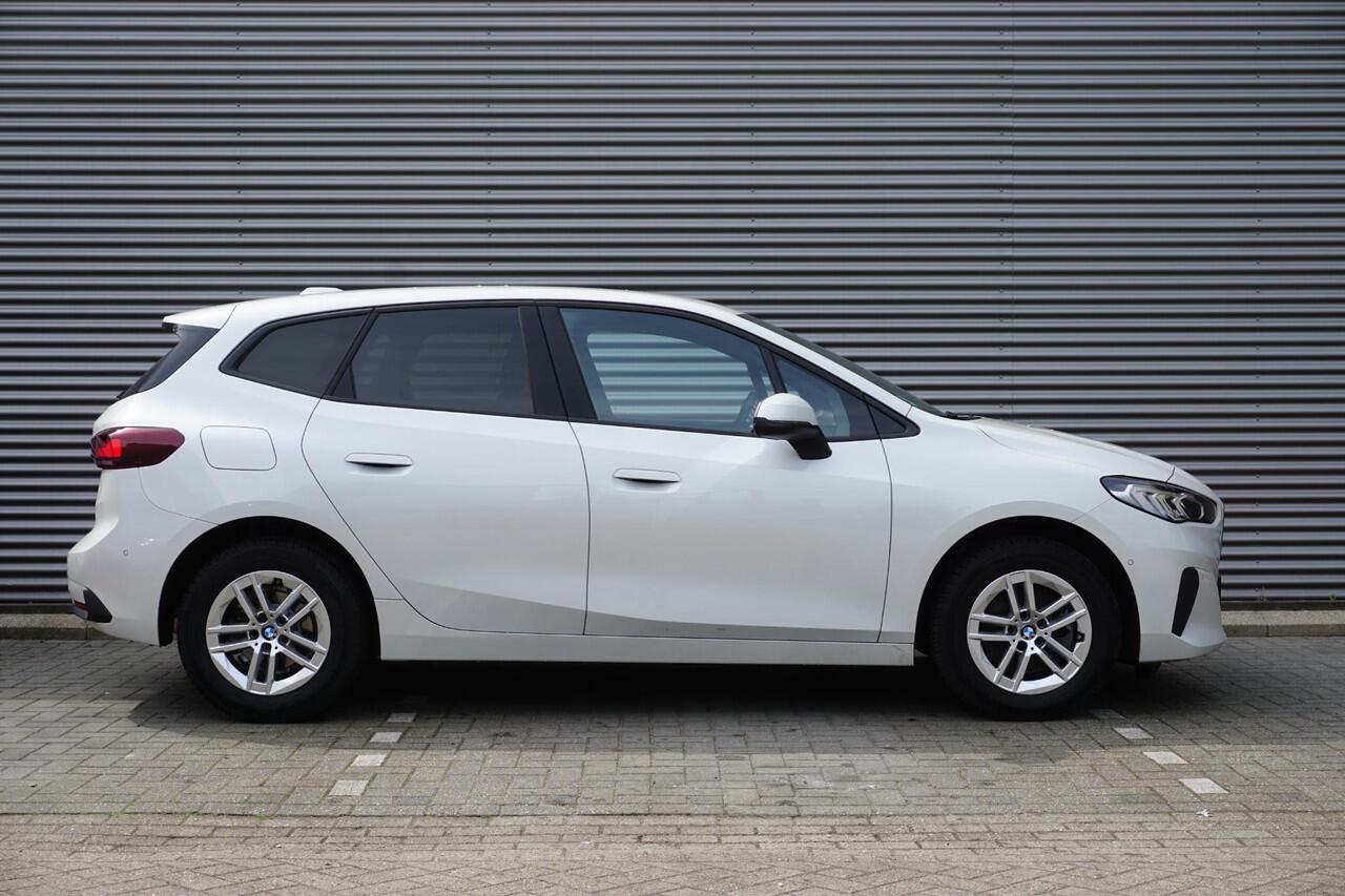 BMW 2-SERIE Active Tourer Active Tourer 216i Stoelverwarming | Extra getint glas | Parking Assistant | M Hemelbekleding in Anthrazit