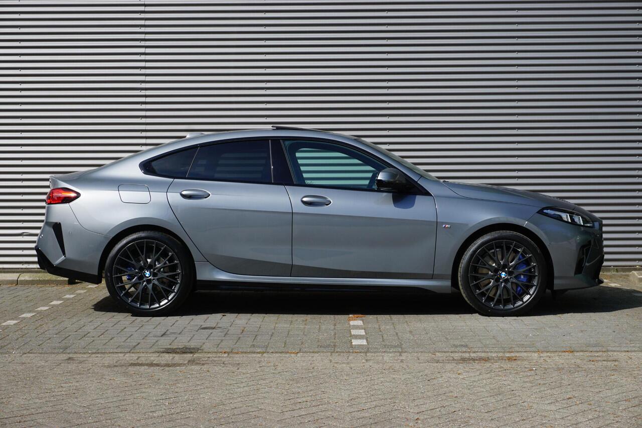 BMW 2-SERIE Gran Coupé 220 M Sportpakket | Premium Pack | Glazen panoramadak | Driving Assistant Plus | Harman-Kardon sound system