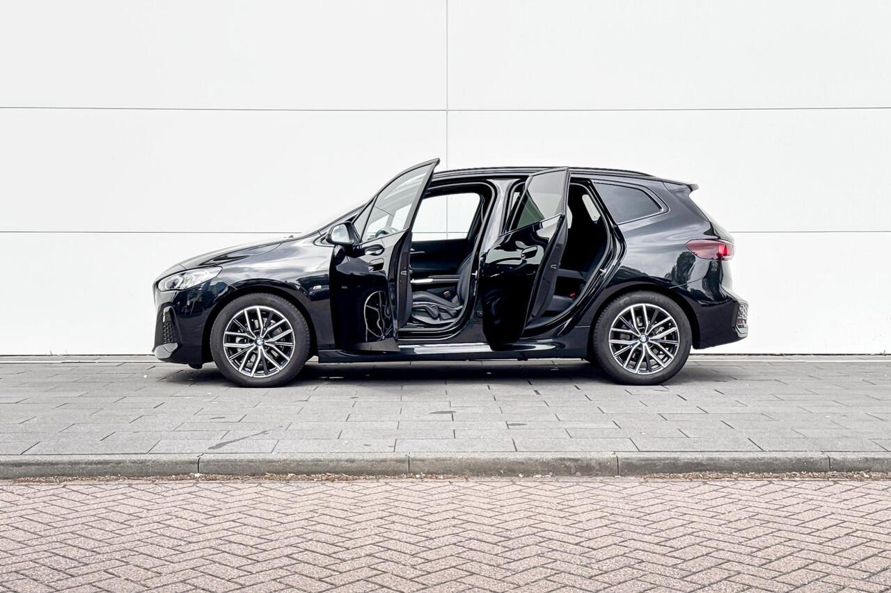 BMW 2-SERIE Active Tourer 220i | Selections | M Sport | Achteruitrijcamera | Trekhaak |