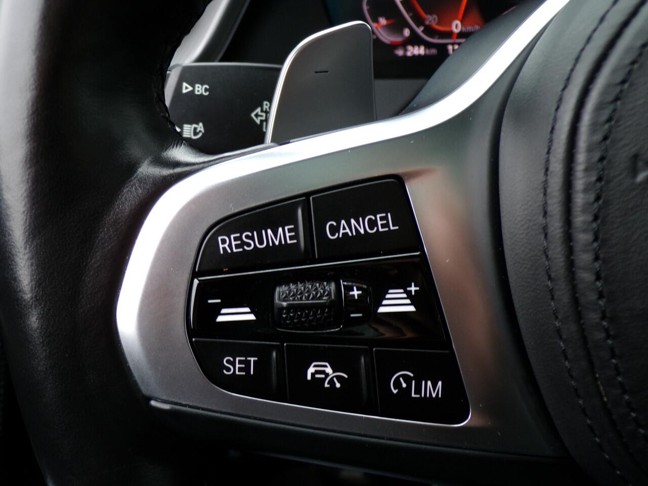 BMW 2-SERIE Gran Coupé 220i, Harman Kardon / Schuifdak / Sensoren + Camera / Keyless / Leder / Stoel + Stuurverwarming / 19'' LMV