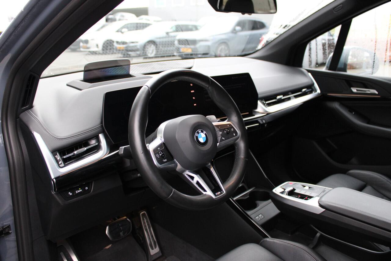 BMW 2-SERIE Active Tourer 218i M Sport Automaat / Panoramadak / Sportstoelen / M Adaptief onderstel / Comfort Access / Stuurverwarming / Adaptieve LED / Parking Assistant Plus / Head-Up